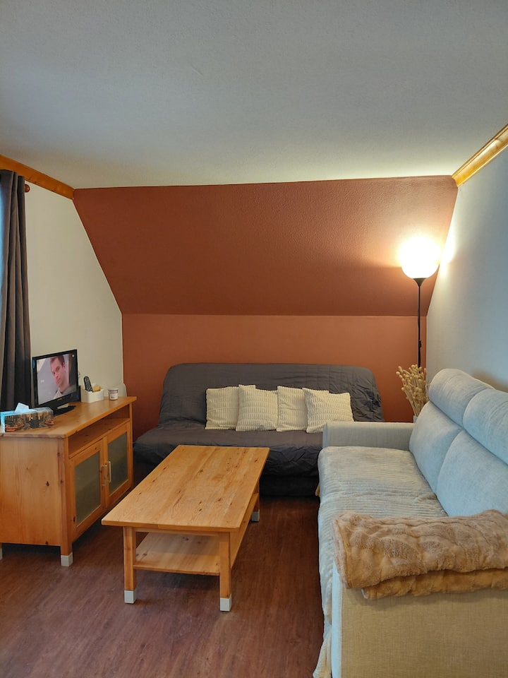 הספה נפתחת למיטה נוחה בגודל 140x190
ספה נפתחת 140x190