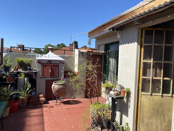 Kitnet com 1 cama e terraço em Saavedra