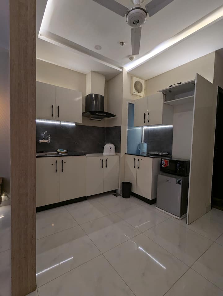 Luxury Studio Zameen Opal | Self Check-in Ac Wifi - Lahore