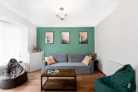 Successful Airbnb property: 3 Bed House | Free Parking | 9PPL in Mansfield