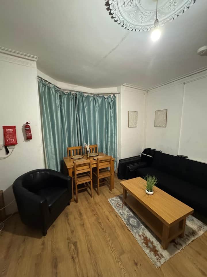 Tranquil 3bd In Fratton, Portsmouth - Portsmouth