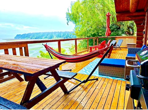 The Beach House Texada Waterfront! Hike/hunt/dogs!