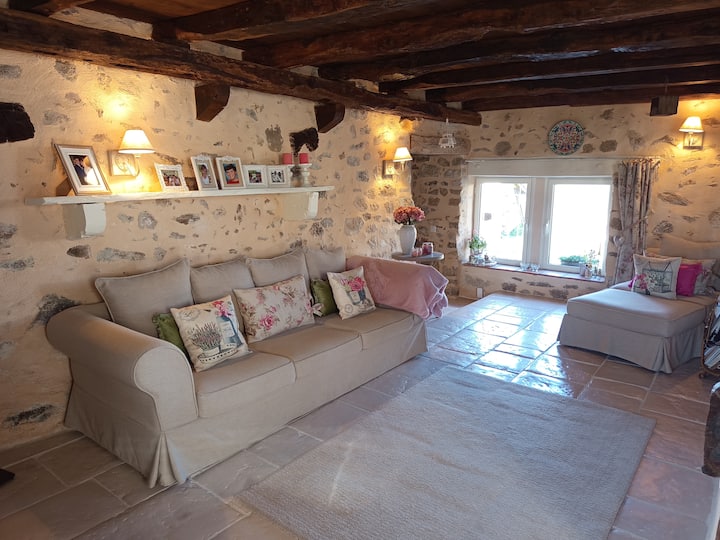 Loue Gîte De Charme à La Campagne
4 à 6 Couchages - La Péruse