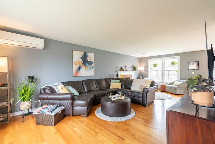 Spacious 5br Dover/portsmouth Home W/ Huge Yard - Dover, NH