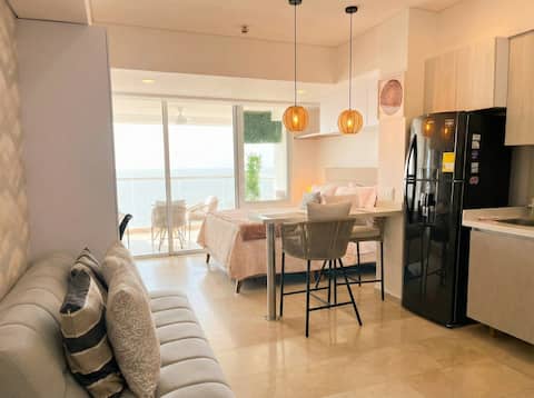 Popular Airbnb listing: Endless Blue | Luxury Suite, Ocean View 15th Floor in Bolívar