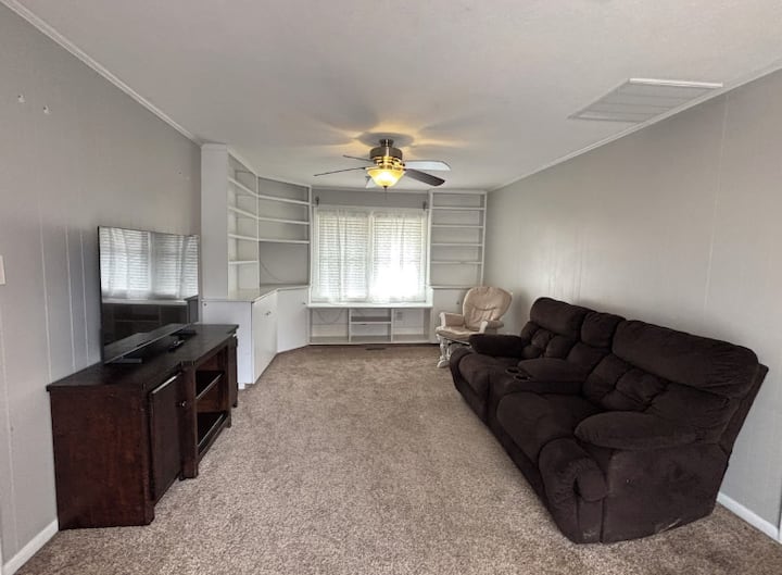 Radiant Ranch - Sleeps 13 - Championship Park - Kokomo, IN