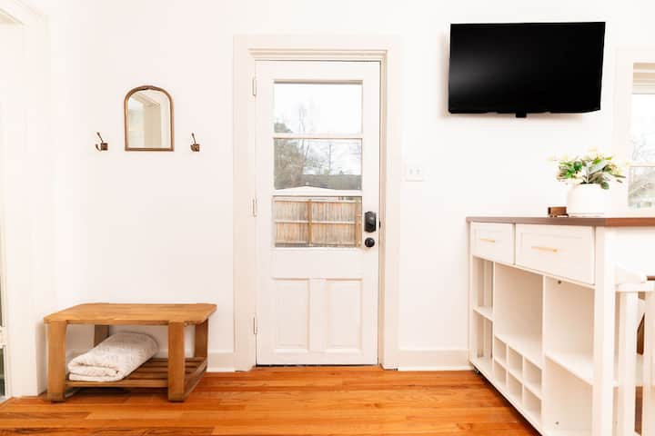 Modern Cozy 1bd Getaway - Minutes To Ft. Benning! - Columbus, GA