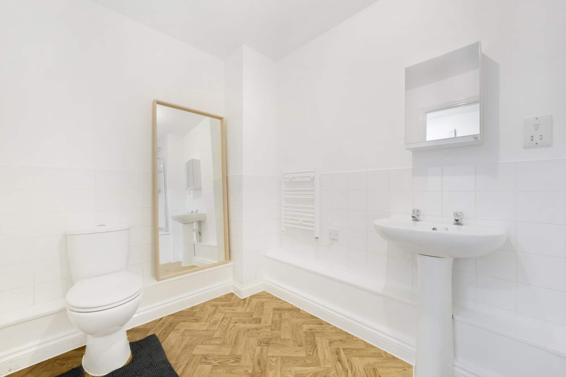 1 Bedroom Flat In East London — photo 3