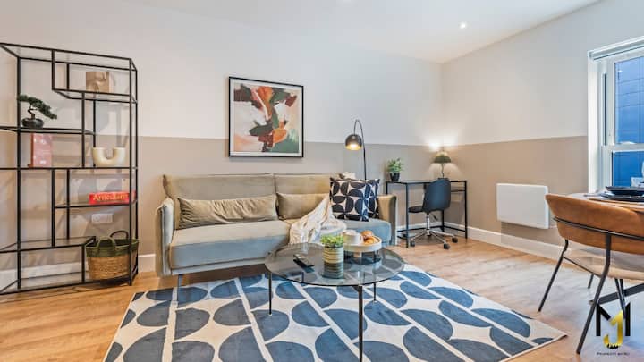 'Meridian Way' 1-bed Premium Executive Apt (F7) - Oxfordshire