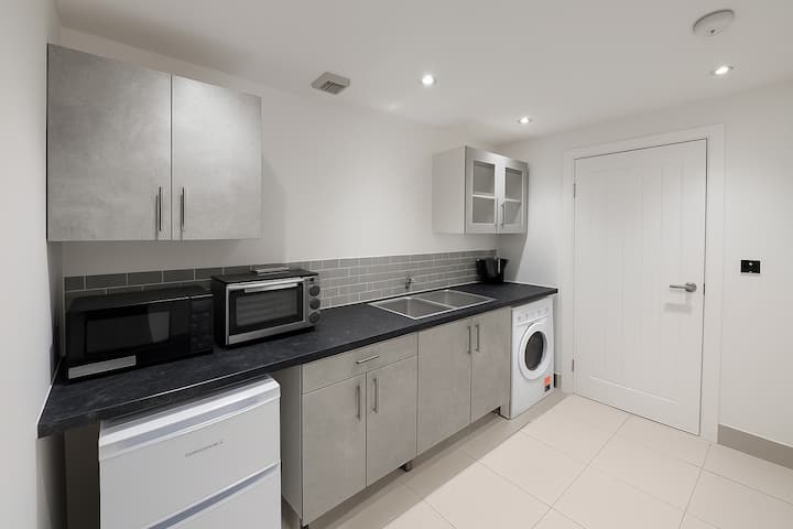 Modern 1 Bedroom Bungalow, Prime Heathrow Location - Hounslow