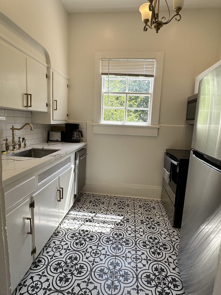 2 Apts- 6 Bd 4 Ba Upscale Midcity - 8 Mins To Fq - メテリー, LA
