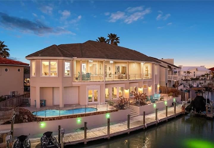 Luxury 6-bedroom Waterfront Villa With Pool - Rockport, TX