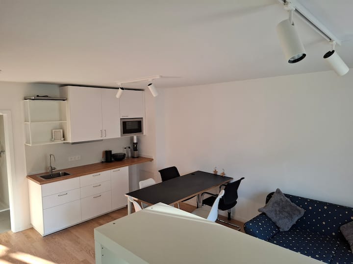 2-zimmer Souterrain-wohnung Mit Sonniger Terrasse - Kornwestheim