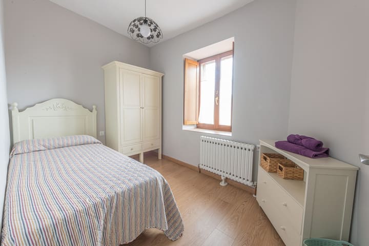 Habitación Individual Con Baño Compartido - Vitoria-Gasteiz