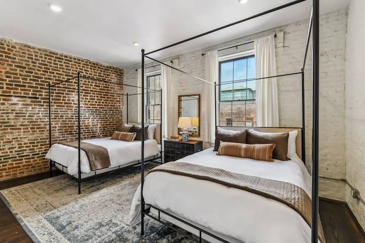 Unidad F | Dormitorio 8 | Dos camas tamaño queen | Baño privado completo | Tercer piso