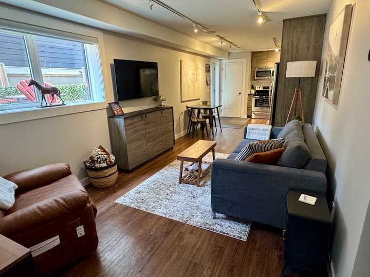 The Bow Modern Suite- Park Pass Included - Canmore
