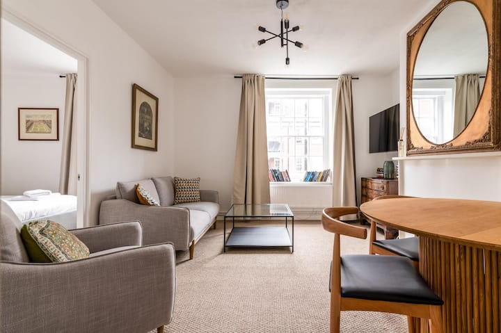 Stylish Central Apartment Near Metro - London