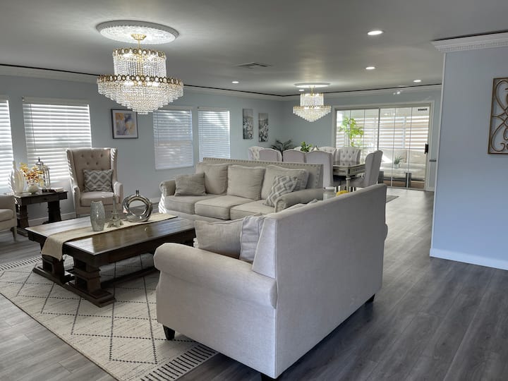 North Hollywood 4-bedroom 2-bathroom House - Los Angeles, CA