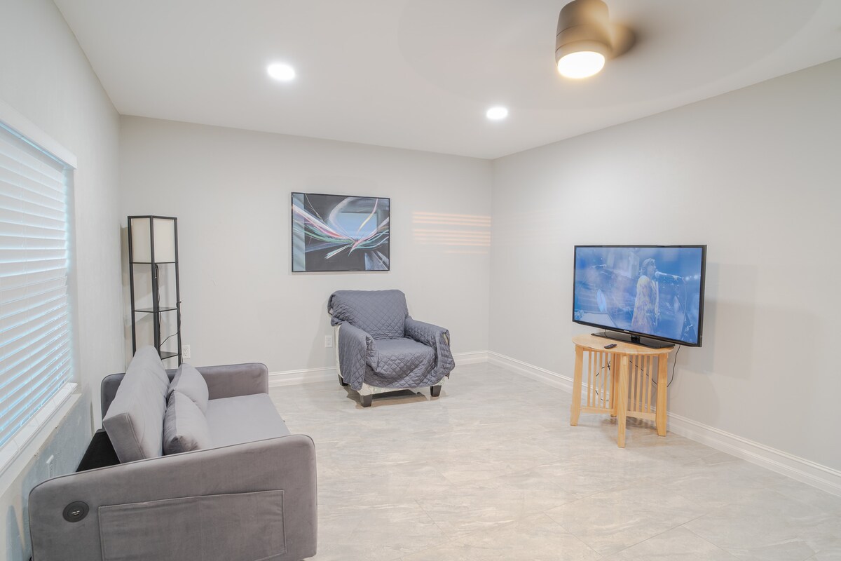 Top Airbnb: Studio in the middle of Golden Gate City in Golden Gate