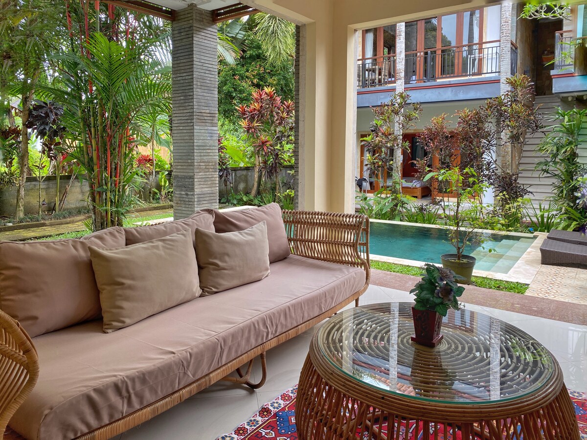 Villa in Ubud · ★4.88 · 5 bedrooms · 5 beds · 5 baths, comparabile Airbnb