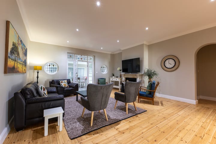 Luxe 5br Strand Estate/sleeps 10/sea View Braai - Somerset West
