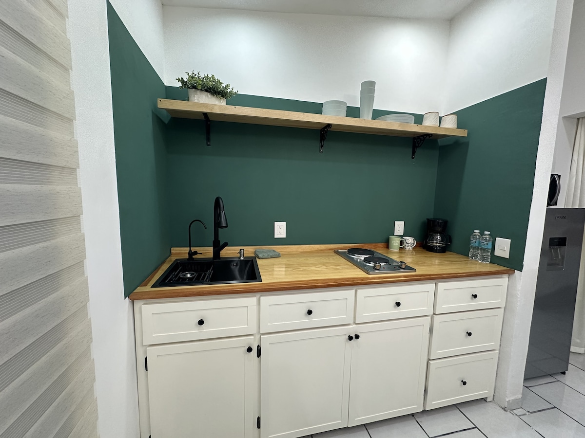 Successful Airbnb property: Modern loft with terrace and separate entrance in San Nicolás De Los Garza