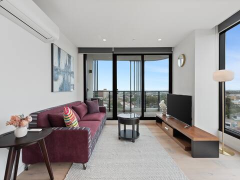 Top performing Airbnb: Cosy apartment with sunset view, 2b/2b/1 carpark in Footscray