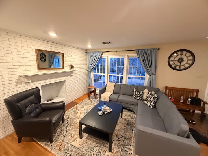 Cozy Cottage - Burke, VA