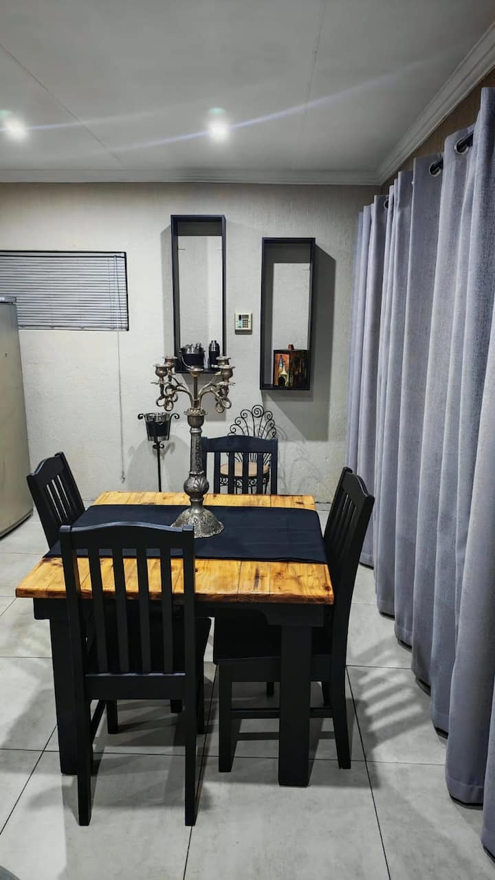 Comfortable & Well-equipped Accommodation - White River