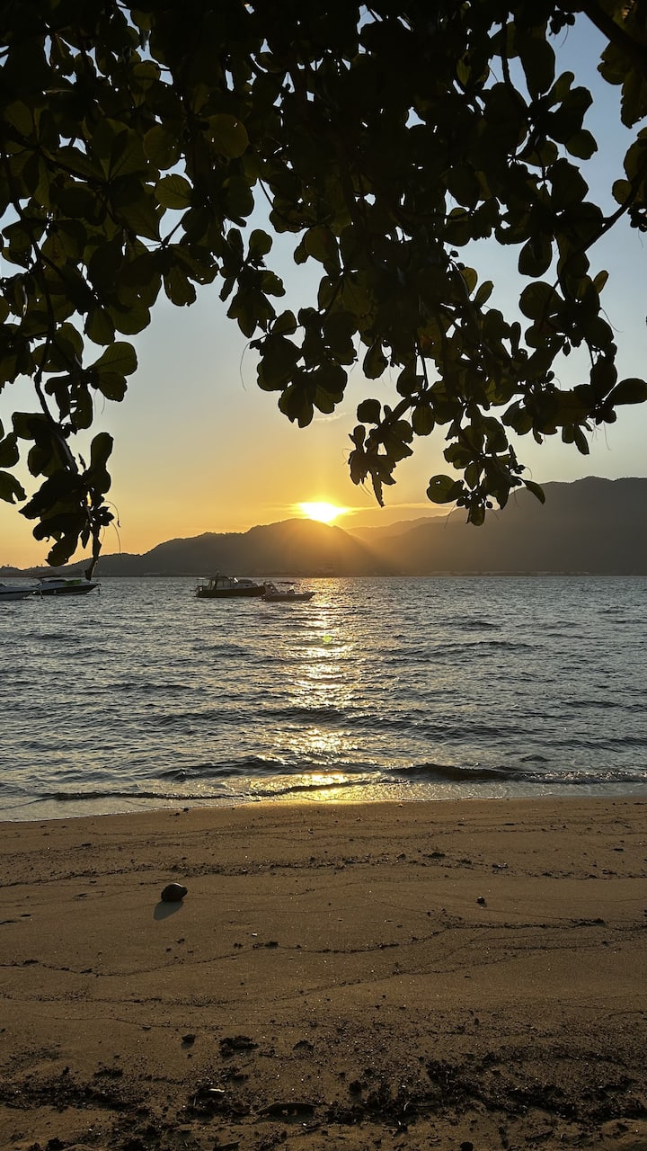 House In A Beachfront Condo Near The Village. - Ilhabela