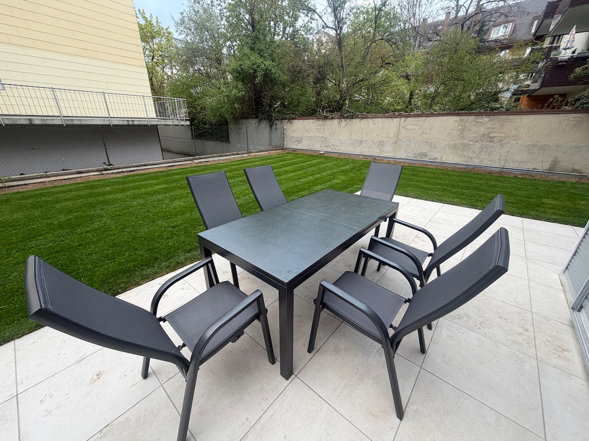 Quiet apartment with designer interior, garden and underground garage