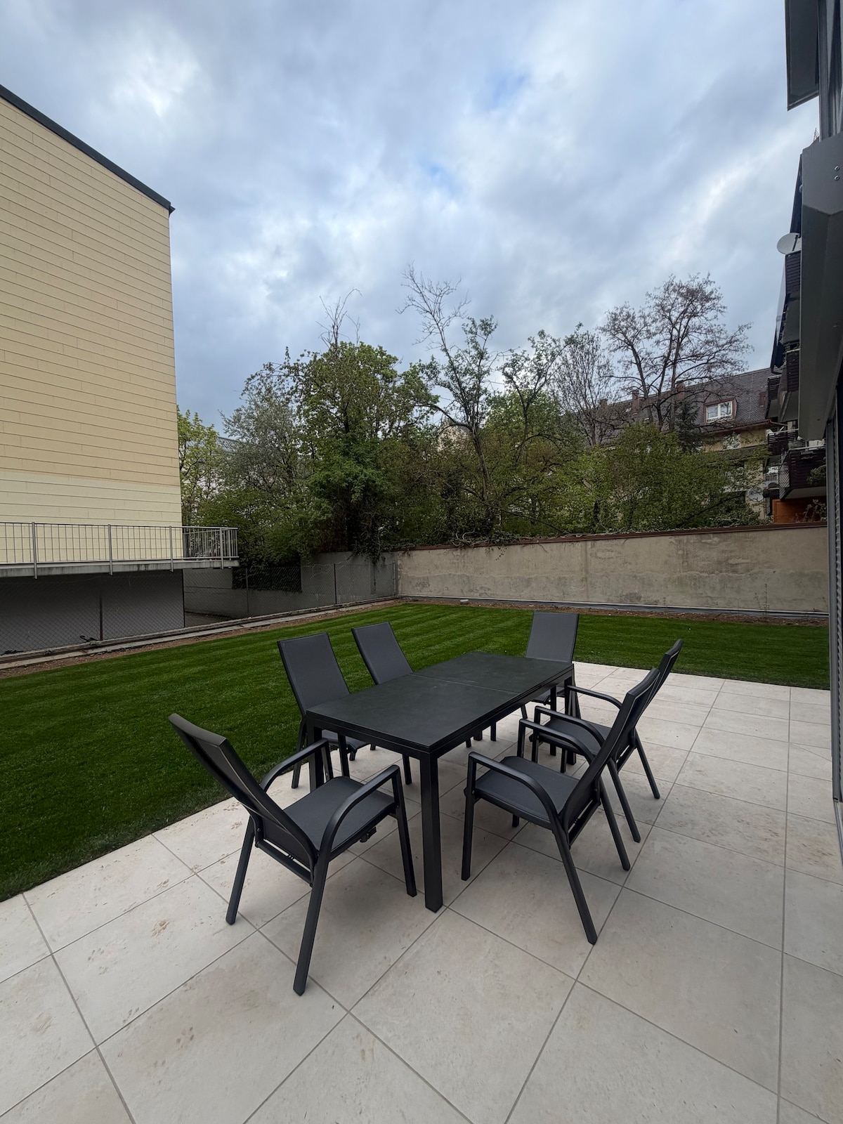 Quiet apartment with designer interior, garden and underground garage