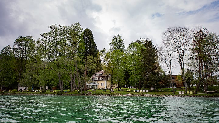 Traumlocation
Mit 4 Schlafzimmer
4 Bäder - Mondsee