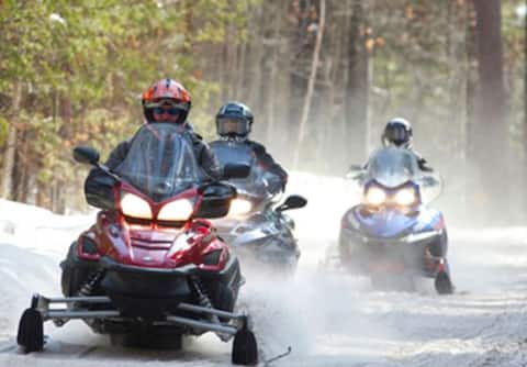 Snowmobilers Retreat: Huge. Lakeviews. Wildlife.