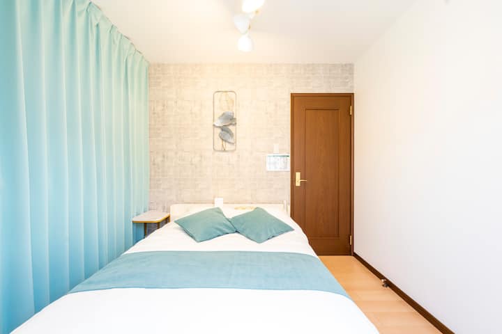 快適なダブルベッド️✨
リラックスして、ぐっすり眠れます。