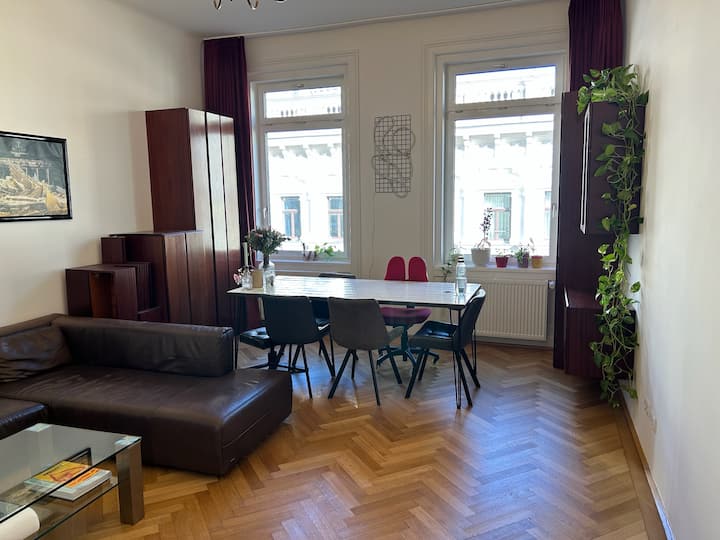 Altbau Wohnung Mitten In Wien - Vienna