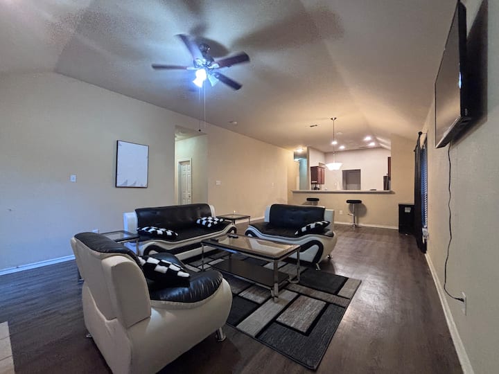 Luxury 4br Getaway • 20 Min To At&t Stadium - Arlington, TX
