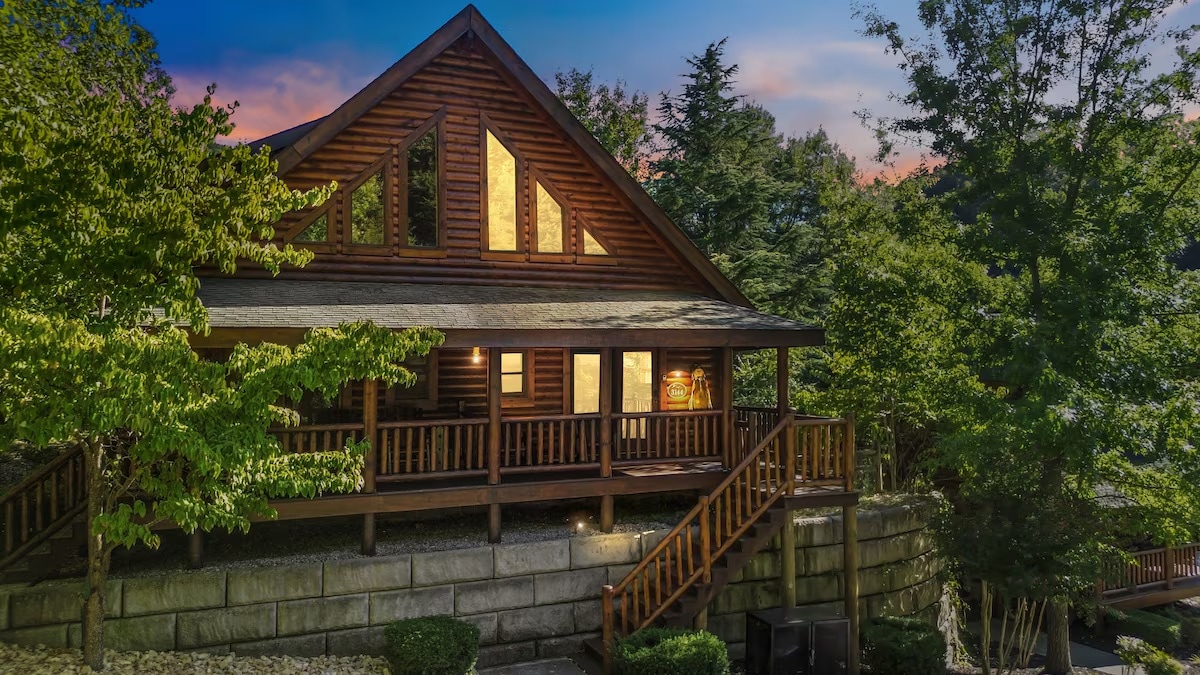 Spacious & Comfy Mountain Getaway: Arcade, Hot Tub