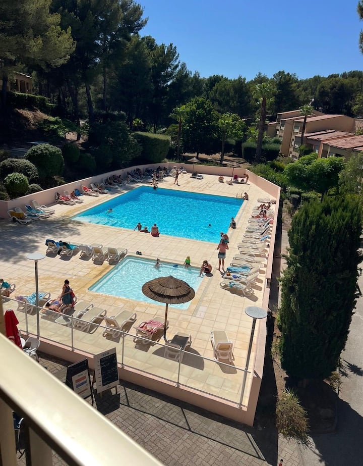 Studio Cocon Des Pins
4 Pers Piscine Mer Clim Wifi - Bandol