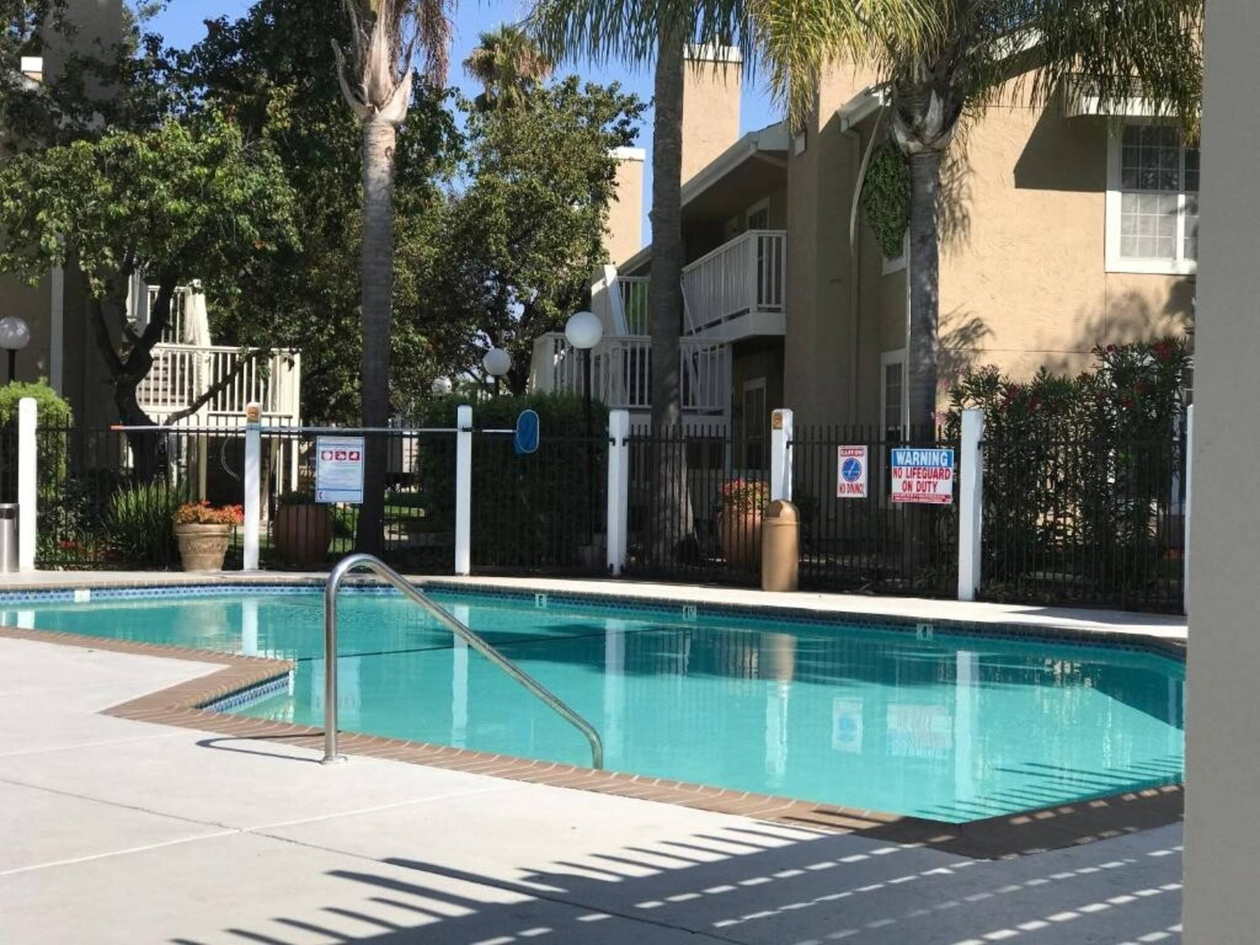 3-Room Hotel Block, Pool, Lake, Pet-Friendly - Photo 12
