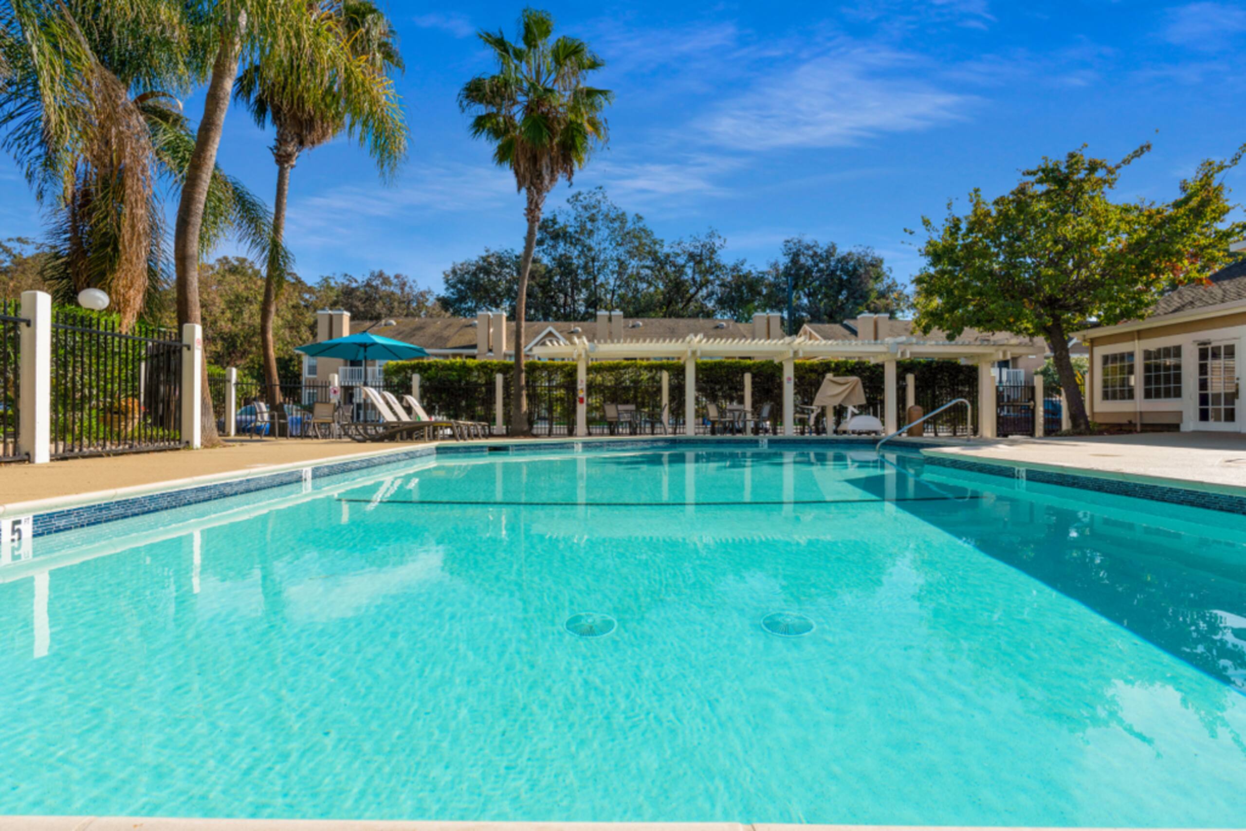 3-Room Hotel Block, Pool, Lake, Pet-Friendly - Photo 13