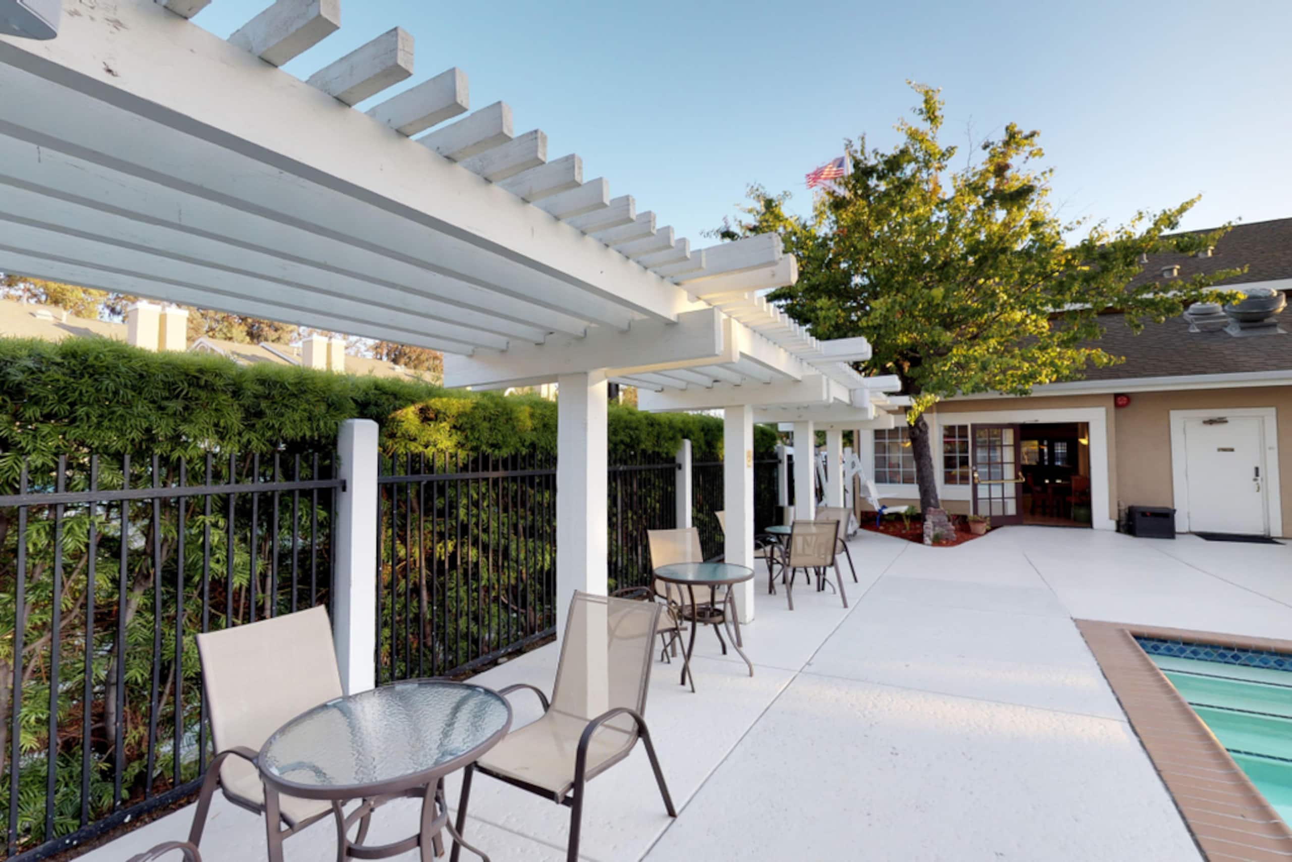 3-Room Hotel Block, Pool, Lake, Pet-Friendly - Photo 16