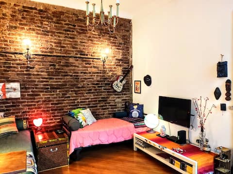 Anuncio de Airbnb popular: Stylish Apt in the Heart of San Telmo en San Telmo
