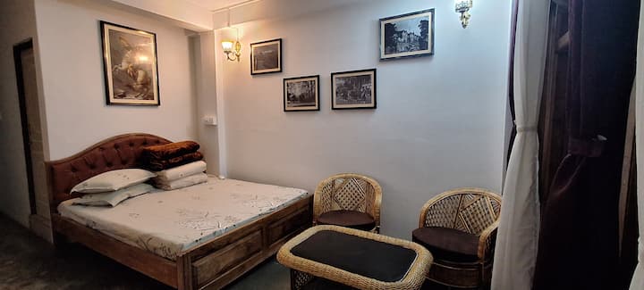Montserrat: Balcony Room +Free Breakfast @ Belmont - Darjeeling