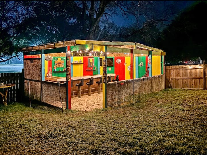 Private Tiki Bar - 3br Getaway - Mary Esther, FL