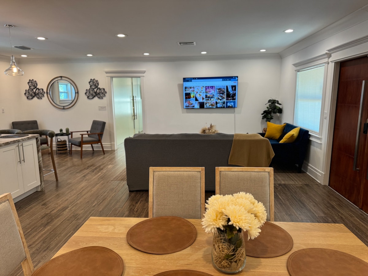 Top performing Airbnb: Modern 3BR Retreat. Near Downtown WPB. 6 guests. in West Palm Beach