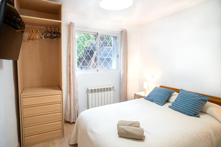 Room Paseo Del Prado With Garden Near Ifema - Madrid