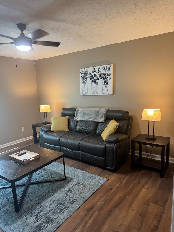 Comfortable Quiet 2br Frankfort Townhome - Frankfort, KY