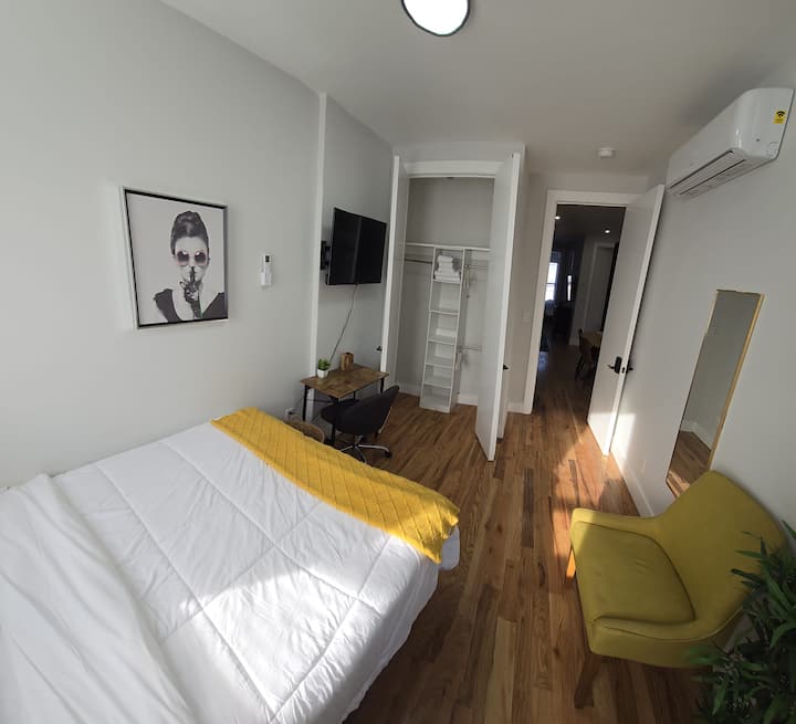 Quiet Yellow Room w/ Fast Wi-Fi & W/D near Train