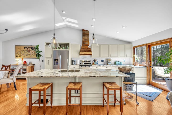 Soulful & Refined  Walkable Downtown - Cary, NC